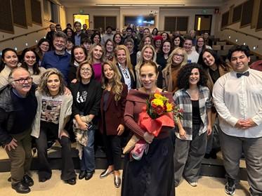 Zuhal Olcay with the audience at her talk